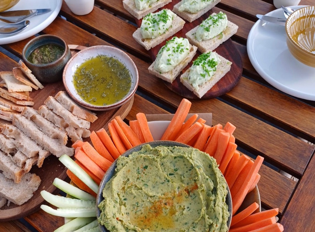 Lisbon-Évora: History, “From Farm to Table” and Aromatic Herbs in 1 Day